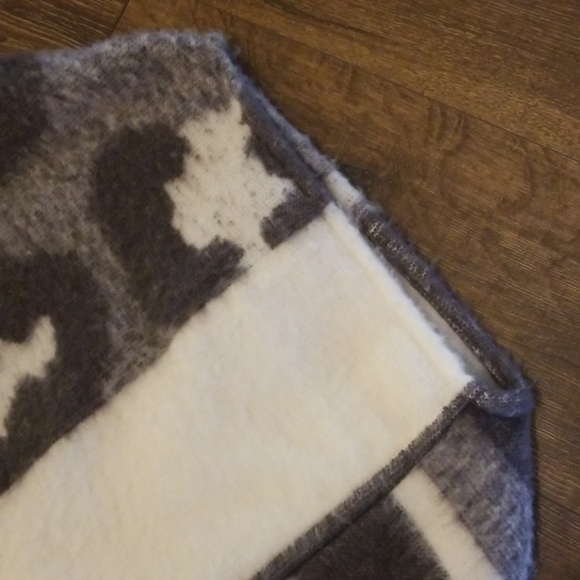 Boutique Poncho - Picture 5 of 8